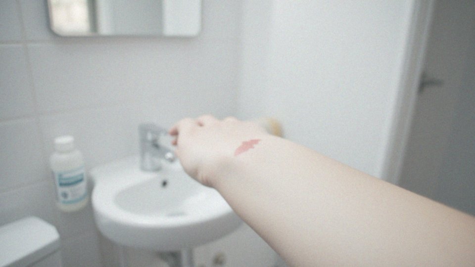 Jakie są oznaki stanu zapalnego po zadrapaniu przez kota?